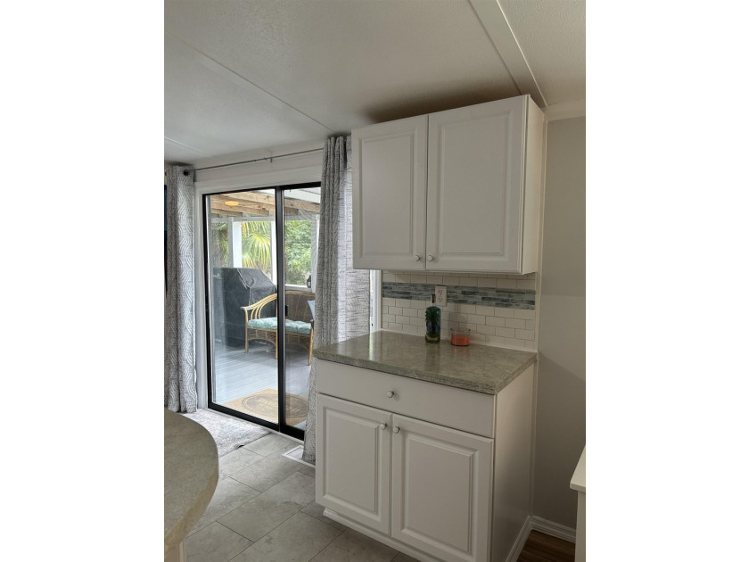 Lovely totally renovated home in Windjammer Village. Just a - photo 4