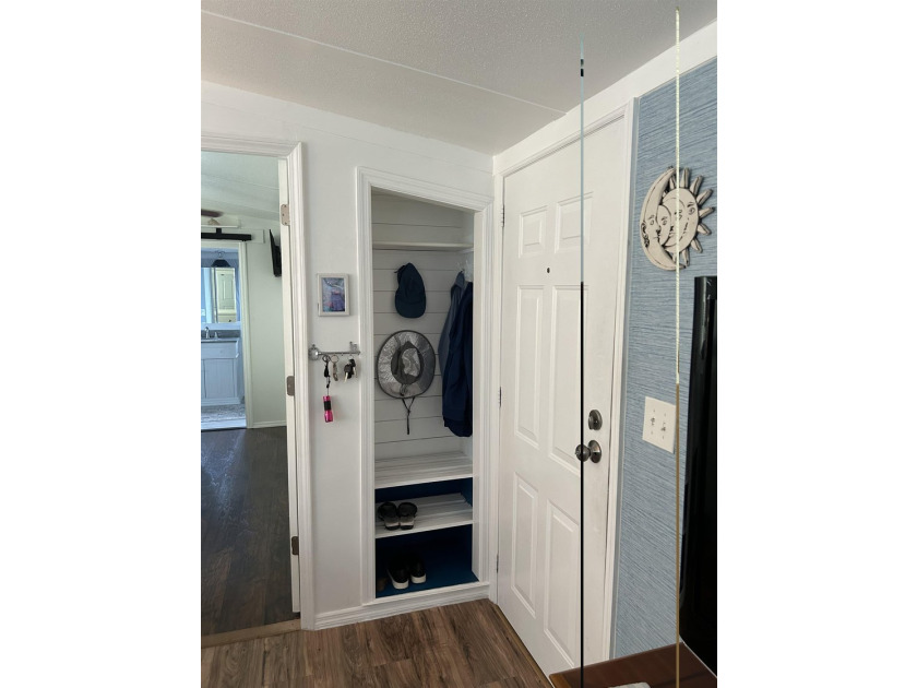 Lovely totally renovated home in Windjammer Village. Just a - photo 7