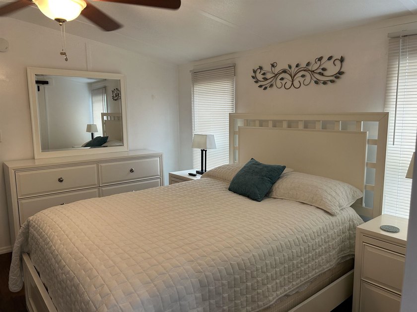 Lovely totally renovated home in Windjammer Village. Just a - photo 8