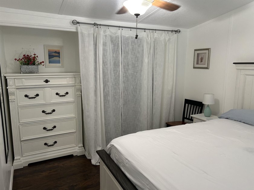 Lovely totally renovated home in Windjammer Village. Just a - photo 9