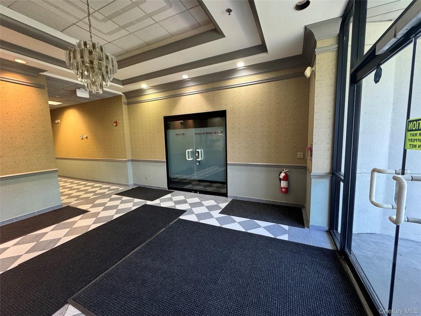 Terrific Opportunity To Purchase Professional Office Condo With - photo 2