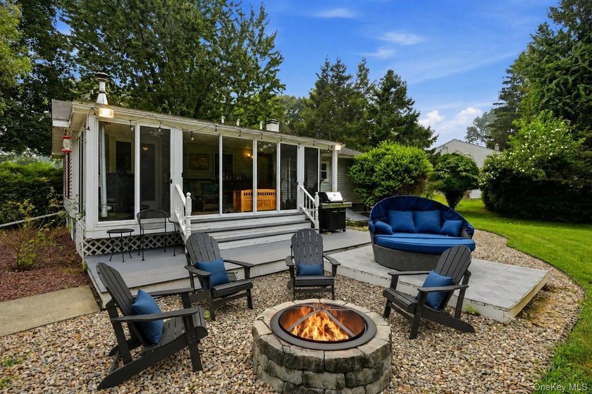 Welcome to 4 Seneca Drive in Milton, New York, a spacious Hudson - photo 8