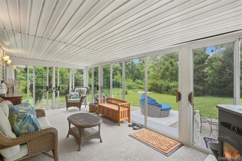 Welcome to 4 Seneca Drive in Milton, New York, a spacious Hudson - photo 9