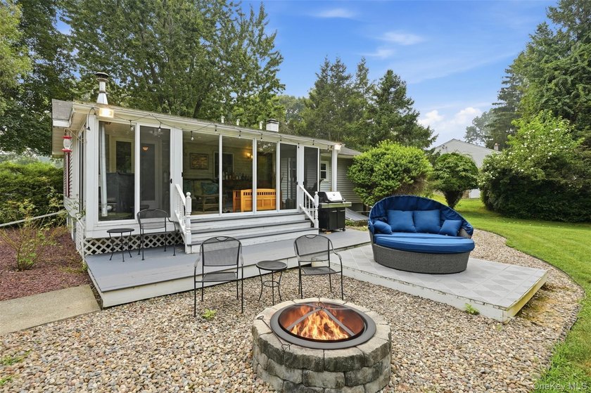 Welcome to 4 Seneca Drive in Milton, New York, a spacious Hudson - photo 10