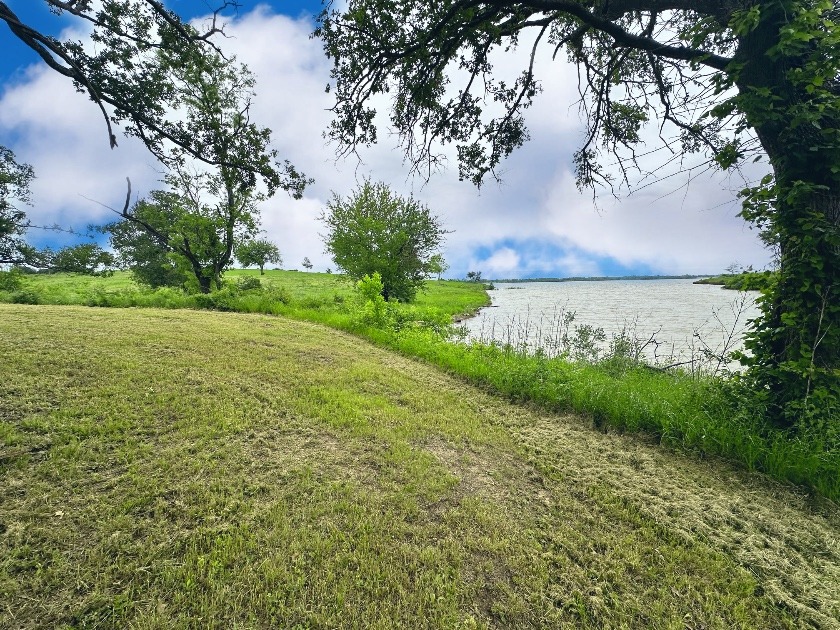 Texas Waterfront Views with Country Vibes. Build a Boathouse! - photo 5