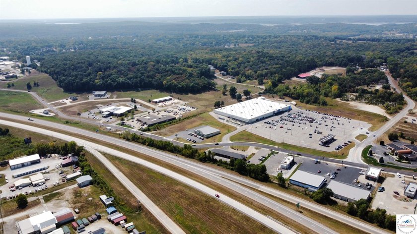Commercial building and large tract located at the corner of 65 - photo 13