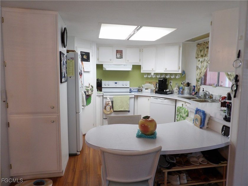 DON'T MISS OUT ON THIS VERY SPACIOUS AND CHARMING HOME!! Located - photo 4