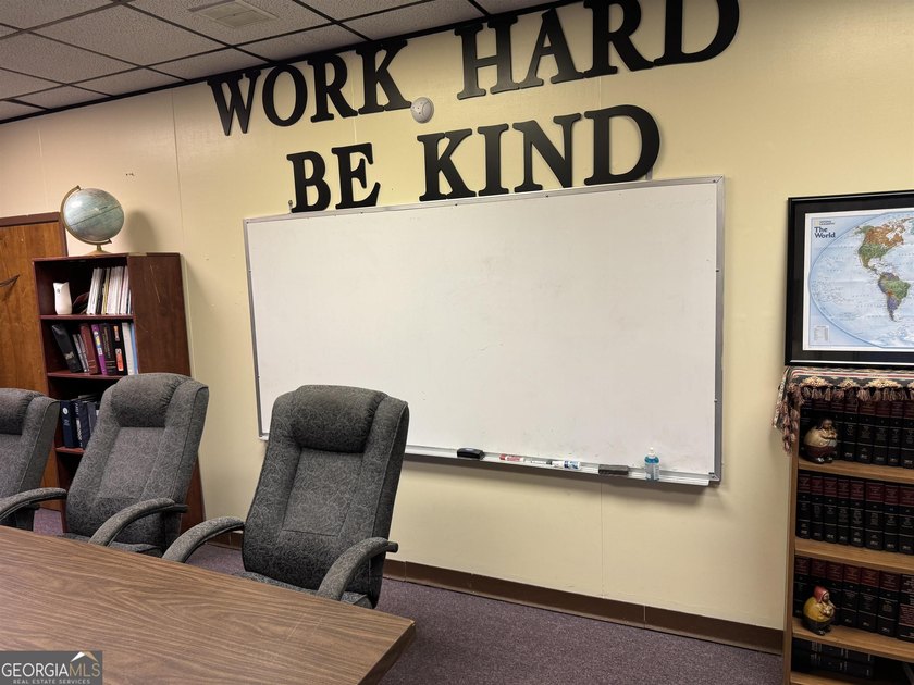Private Investors, Institutional Investors, Foreign Investors - photo 42