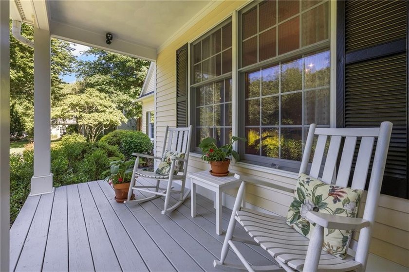 Beautifully maintained one owner home in Prides Crossing. This - photo 4