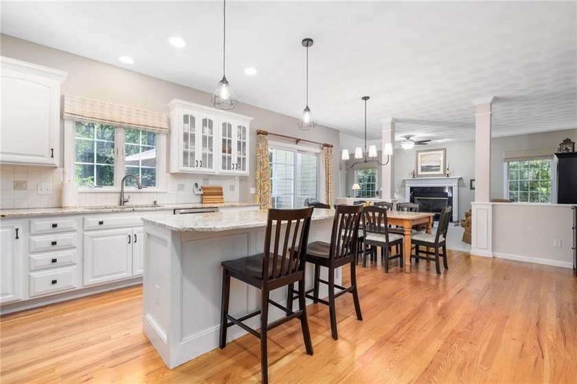 Beautifully maintained one owner home in Prides Crossing. This - photo 8