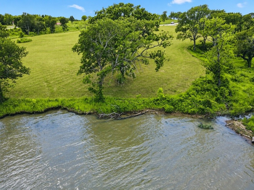 Texas Waterfront Views with Country Vibes. Build a Boathouse! - photo 4