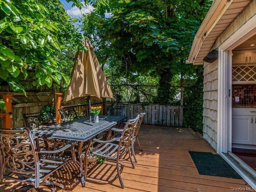 Beautiful detached single-family home situated on an oversized - photo 12