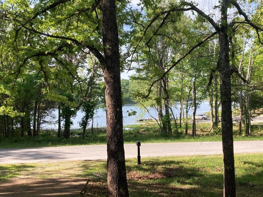 ENJOY BEAUTIFUL LAKE VIEWS OF DIAMOND LAKE! This charming - photo 2