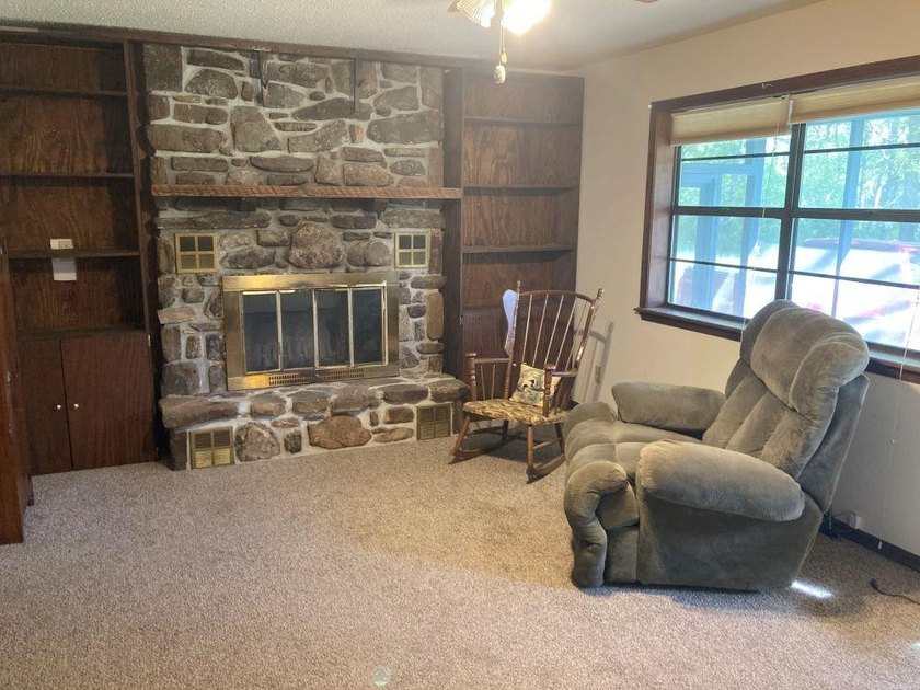 ENJOY BEAUTIFUL LAKE VIEWS OF DIAMOND LAKE! This charming - photo 4