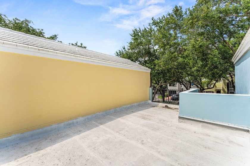 Experience refined living in the award-winning Charleston Place - photo 36