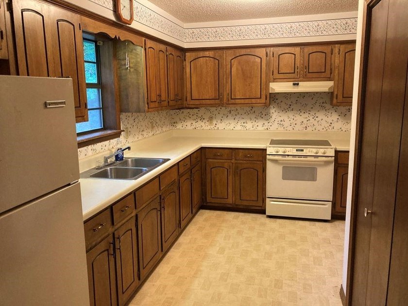 ENJOY BEAUTIFUL LAKE VIEWS OF DIAMOND LAKE! This charming - photo 7