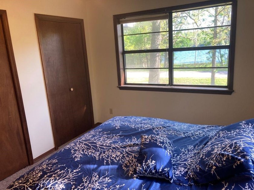 ENJOY BEAUTIFUL LAKE VIEWS OF DIAMOND LAKE! This charming - photo 10