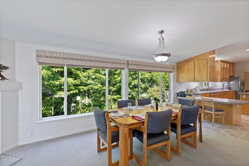 First time on the market! Spacious 2,560 sq ft manufactured home - photo 15