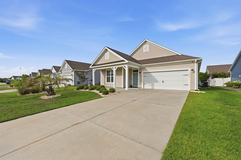 Don't wait too long to see this GEM! Built in 2021, this - photo 3