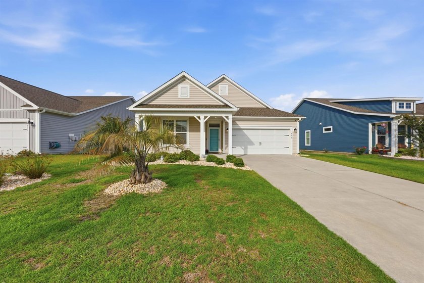Don't wait too long to see this GEM! Built in 2021, this - photo 5