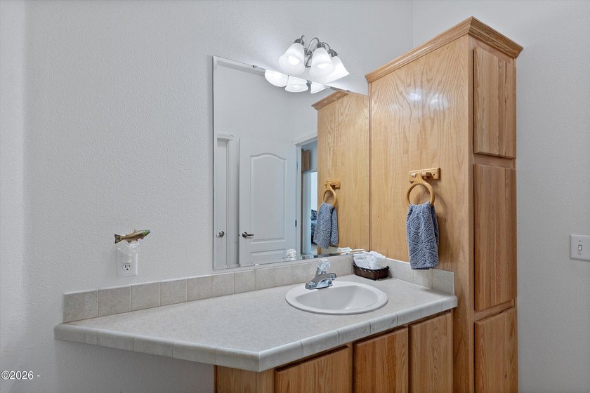 First time on the market! Spacious 2,560 sq ft manufactured home - photo 35
