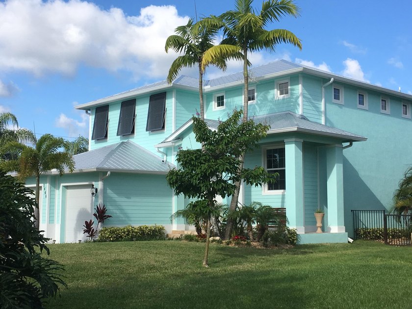 Price reduced to Sell! Don't miss out on this ocean access, pool - photo 2