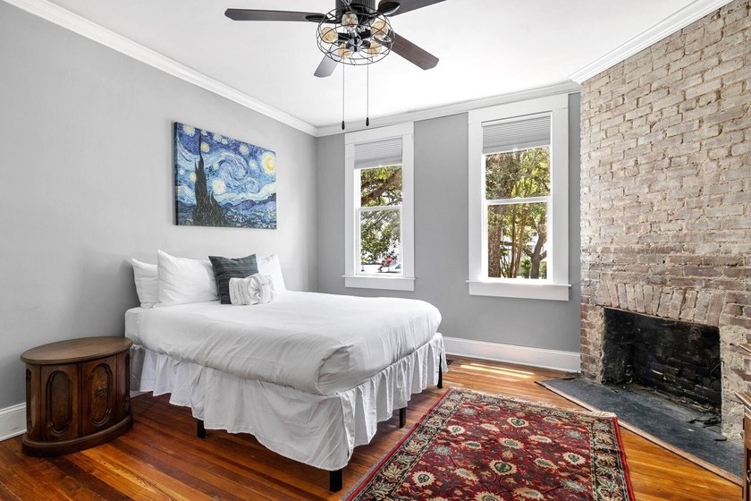 A classic Charleston Single style (currently in dual residence - photo 4