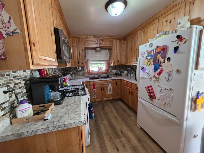 Welcome to a cozy home in a peaceful neighborhood offering all - photo 4