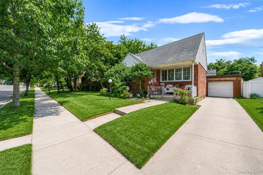 Welcome to this spacious and well-maintained home in the - photo 2