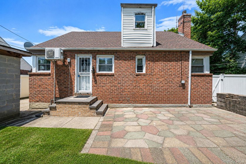 Welcome to this spacious and well-maintained home in the - photo 7
