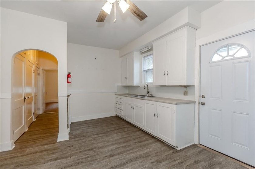 Opportunity knocks with this 2 bed *side by each* townhouse - photo 8