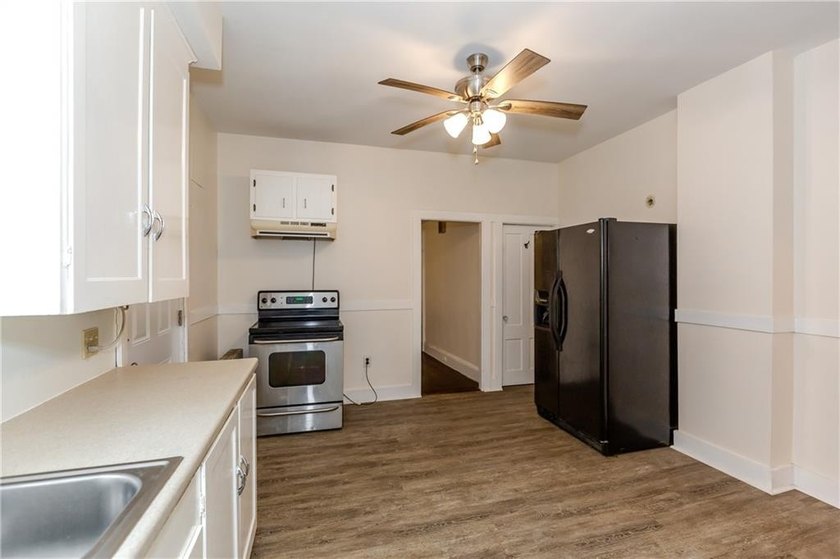 Opportunity knocks with this 2 bed *side by each* townhouse - photo 9