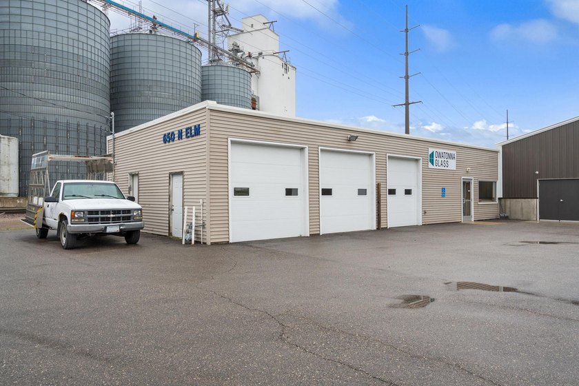 Welcome to this exceptional commercial property centrally - photo 12