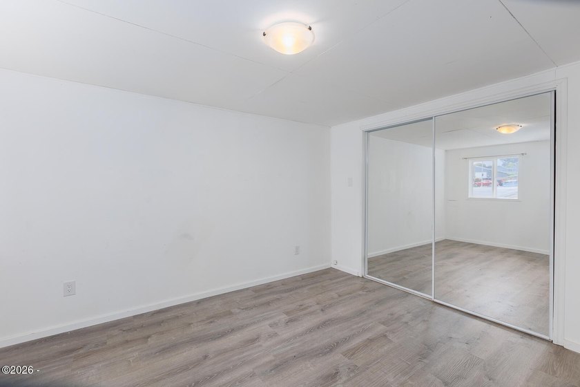 Cute 1 bedroom, 1 bathroom gem ready to be yours! Easy entry - photo 15
