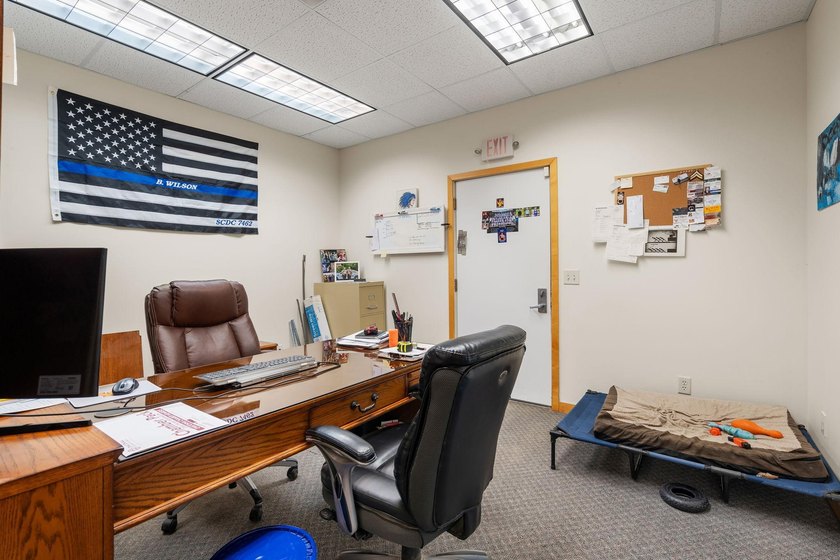 Welcome to this exceptional commercial property centrally - photo 25