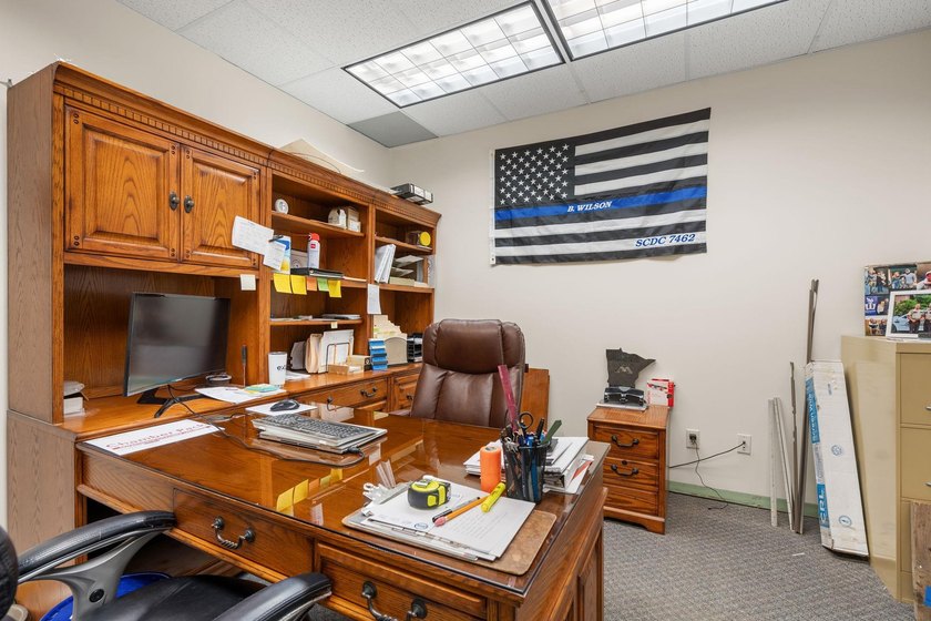 Welcome to this exceptional commercial property centrally - photo 26