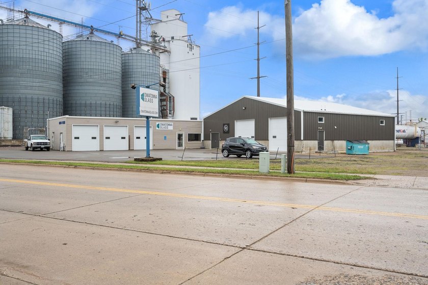 Welcome to this exceptional commercial property centrally - photo 34