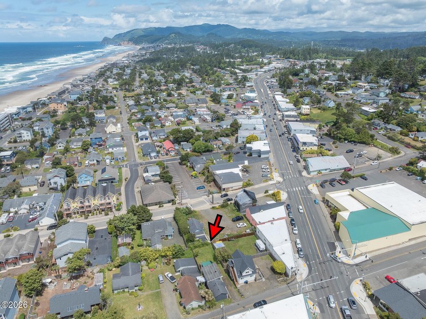 Cute 1 bedroom, 1 bathroom gem ready to be yours! Easy entry - photo 35