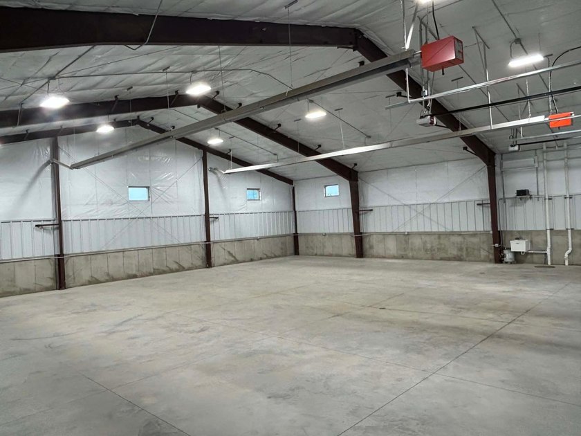 Welcome to this exceptional commercial property centrally - photo 37