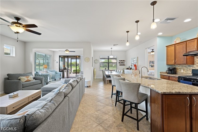 Welcome to your beautiful Summerwood floor plan home ... Enjoy - photo 8