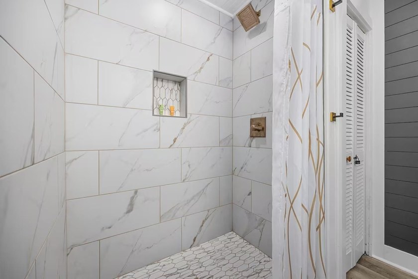 Turnkey and fully renovated 1 bedroom, 1 bath condo located in - photo 4
