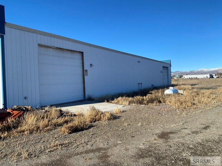 Super Business Opportunity! Great commercial location just off - photo 44