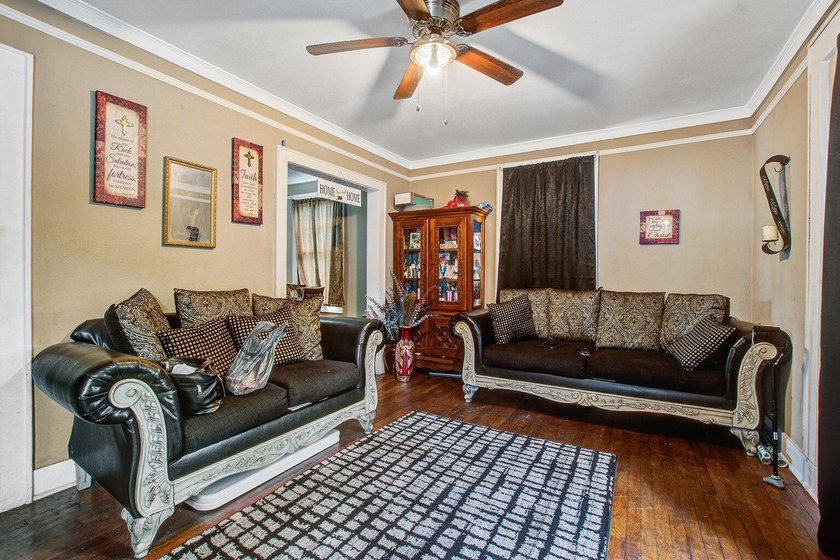 Investor Alert!! Income-generating multi unit property features - photo 5