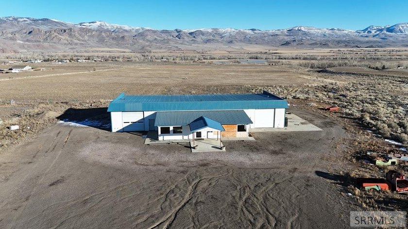 Super Business Opportunity! Great commercial location just off - photo 45