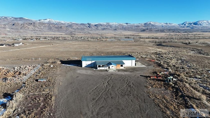 Super Business Opportunity! Great commercial location just off - photo 48