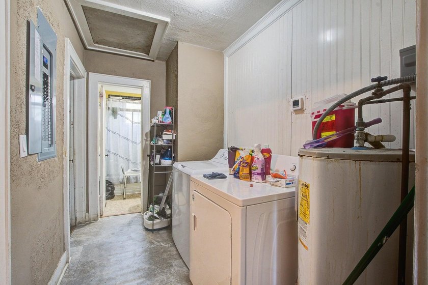 Investor Alert!! Income-generating multi unit property features - photo 9