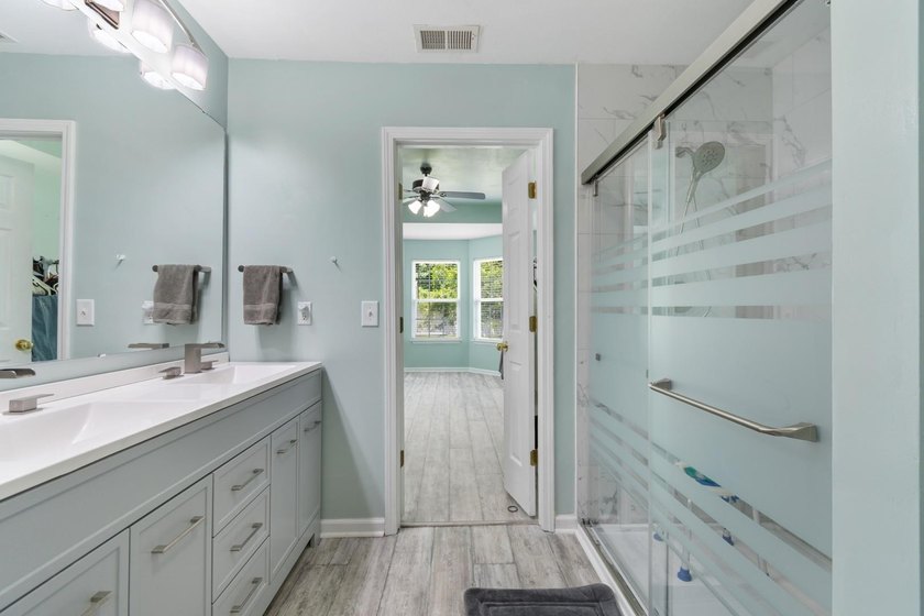 Welcome home to this beautifully maintained 3-bedroom, 2-bath - photo 6