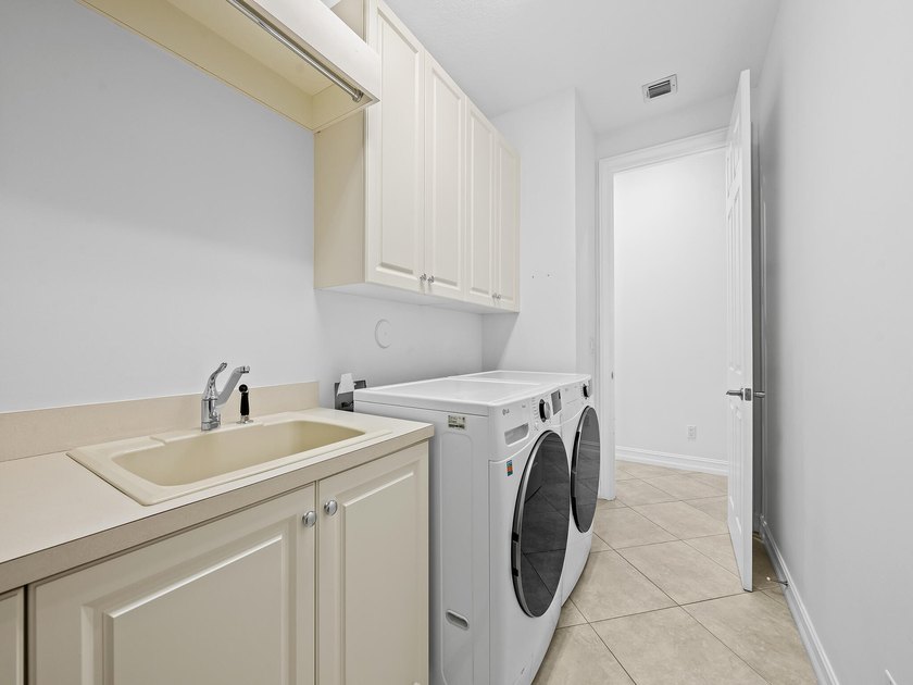 Nestled on a quiet cul-de-sac street, this beautifully - photo 27