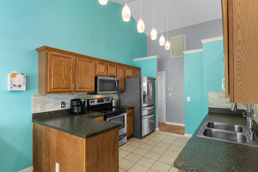 Welcome home to this beautifully maintained 3-bedroom, 2-bath - photo 10