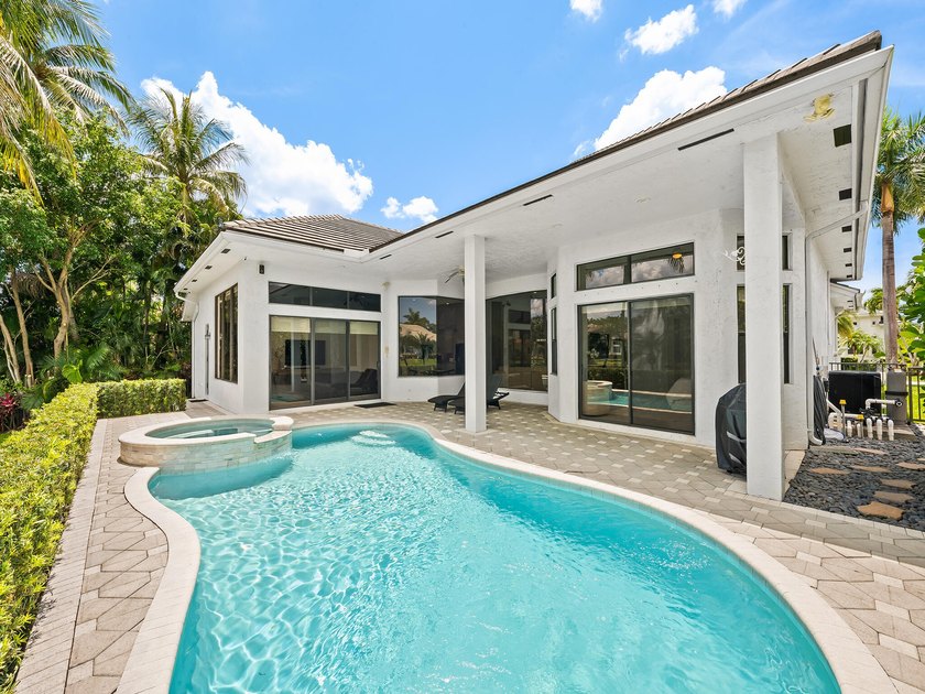 Nestled on a quiet cul-de-sac street, this beautifully - photo 30